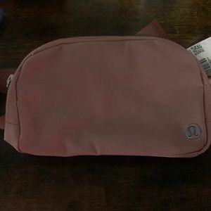 NWT- everywhere belt bag - original version